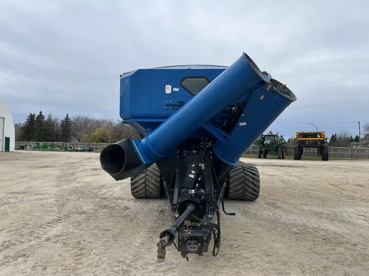 Gallery image 2 for 2015 Kinze 1300 Grain Cart