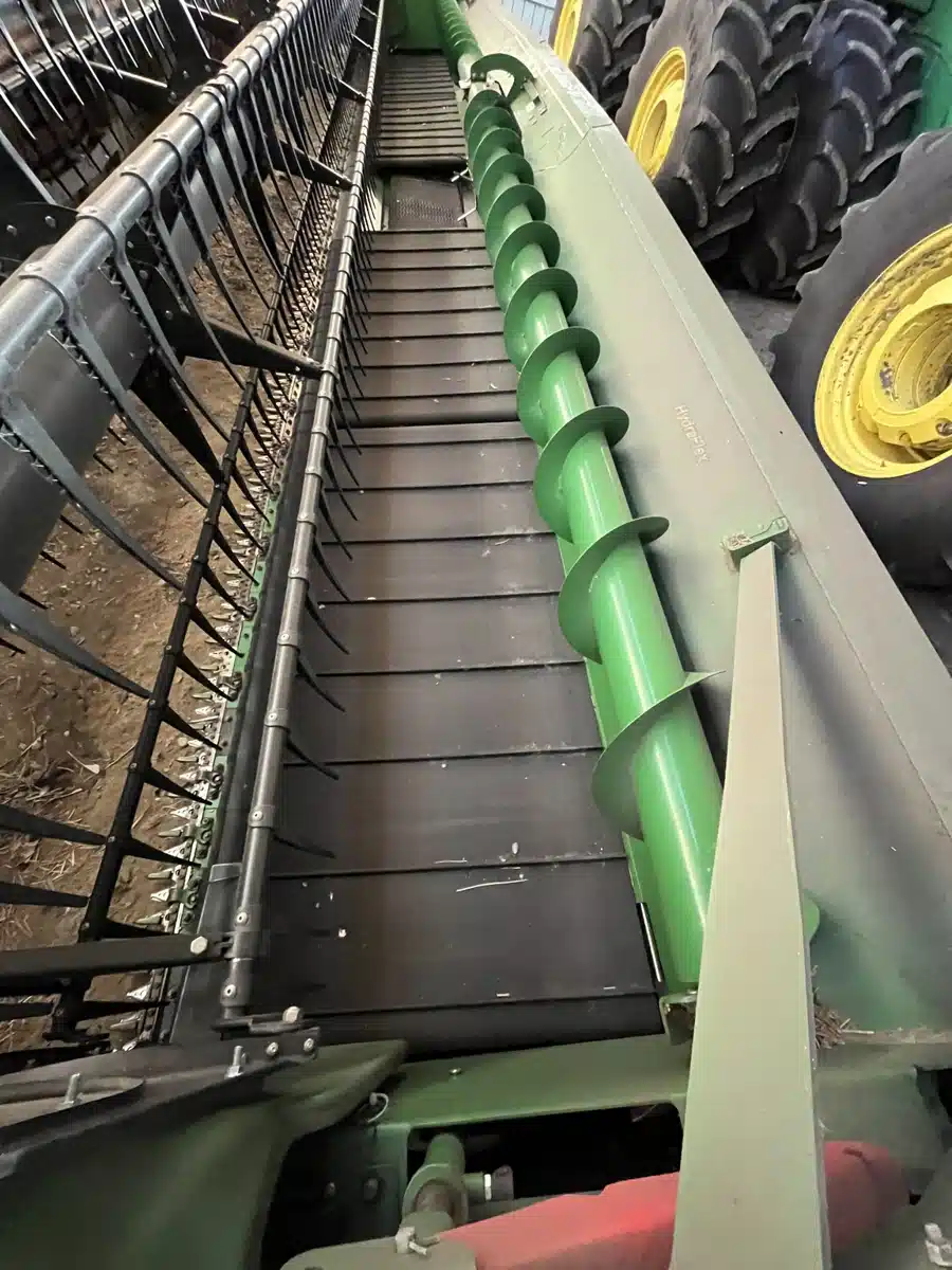 Gallery image 2 for Used 2018 John Deere 635FD Header - Draper