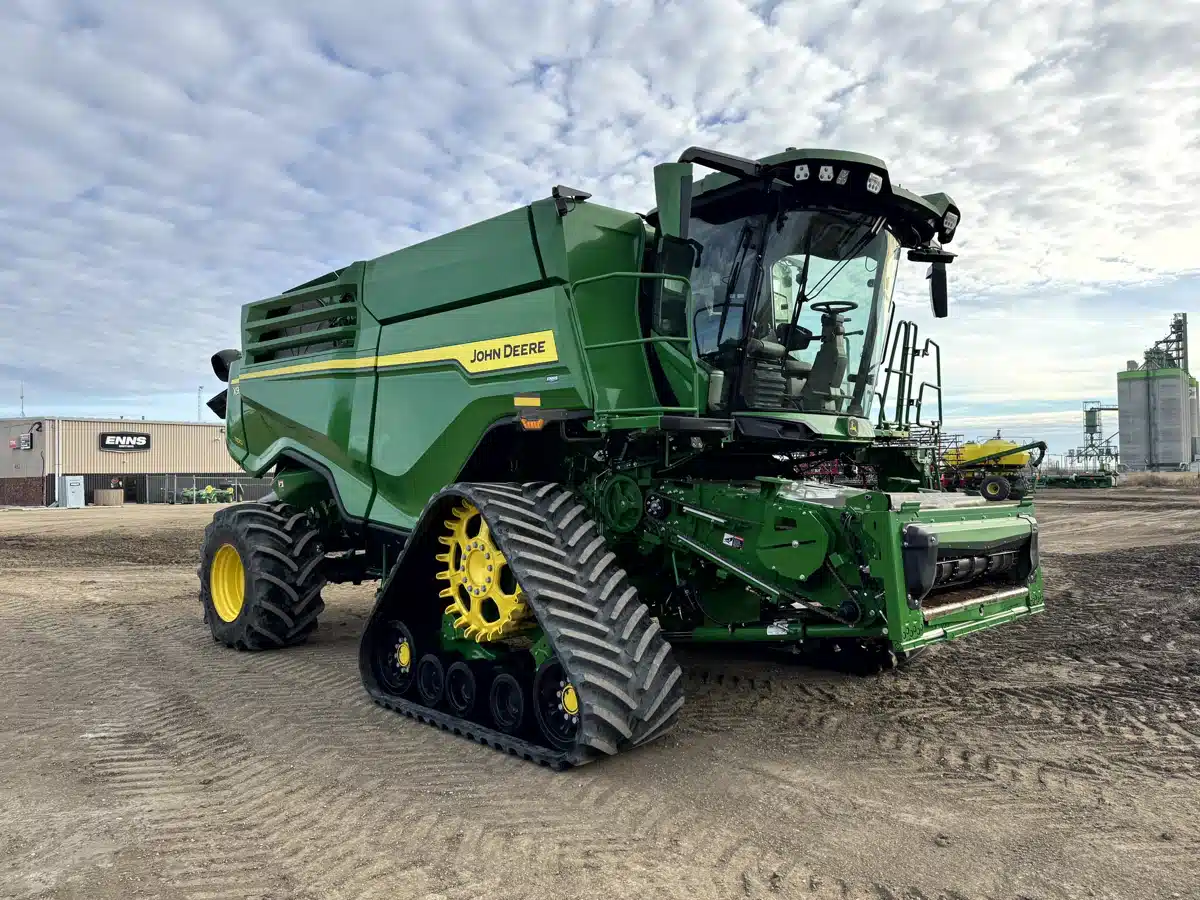 Gallery image 2 for 2025 John Deere X9 1100 Combine
