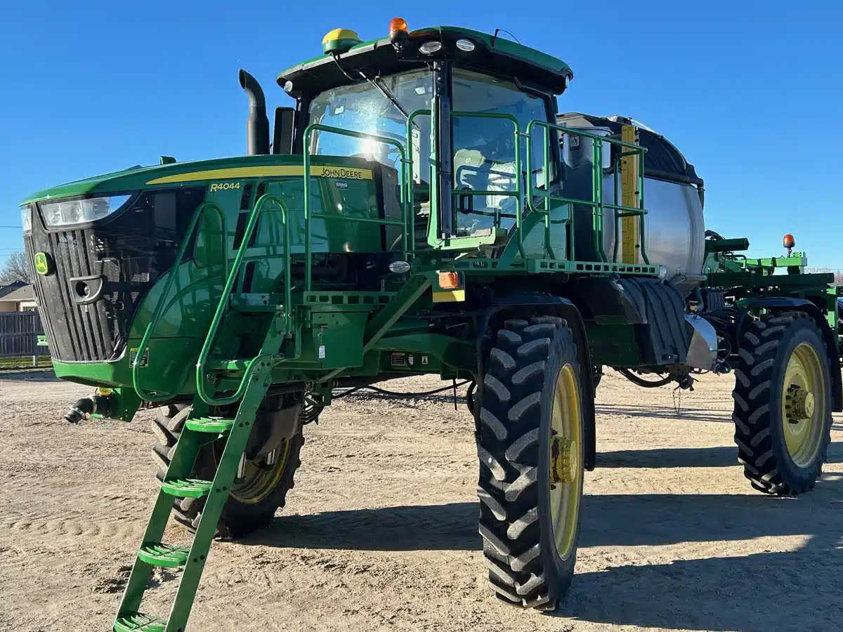 Gallery image 1 for 2021 John Deere R4044 Sprayer - Self Propelled