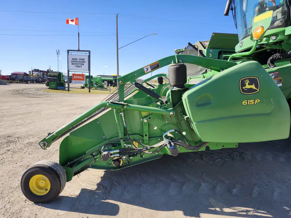 Gallery image 2 for 2015 John Deere 615P Header - Draper