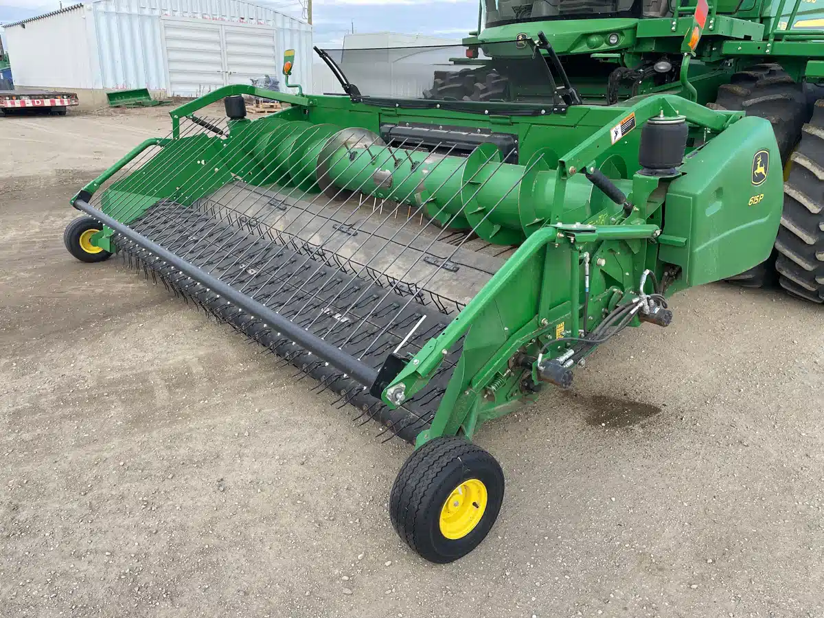 Gallery image 1 for 2015 John Deere 615P Header - Draper