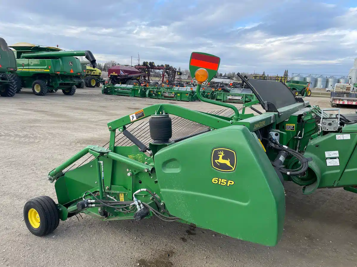 Gallery image 2 for 2015 John Deere 615P Header - Draper
