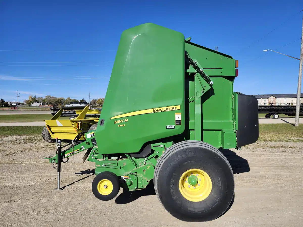 Gallery image 2 for 2020 John Deere 560M Round Baler