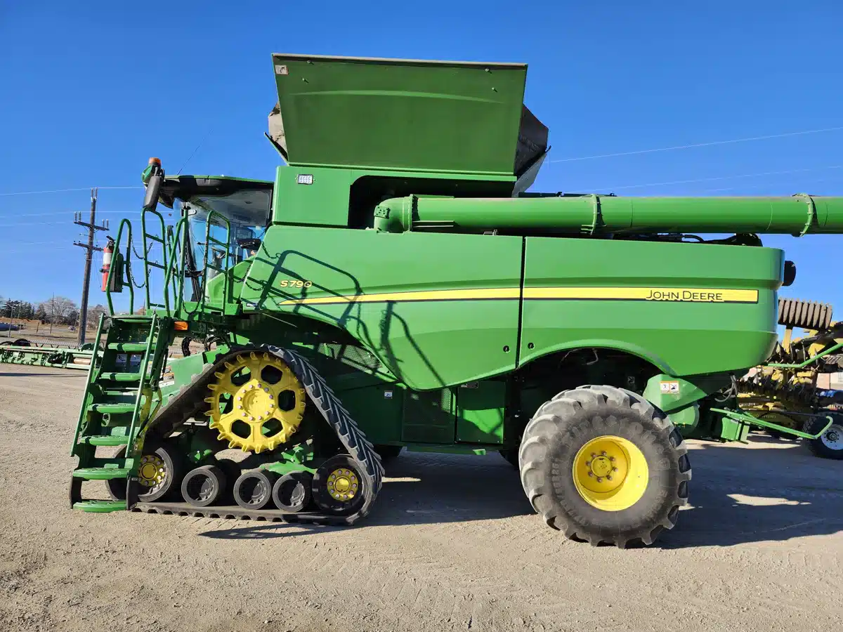 Gallery image 2 for 2019 John Deere S790 Combine