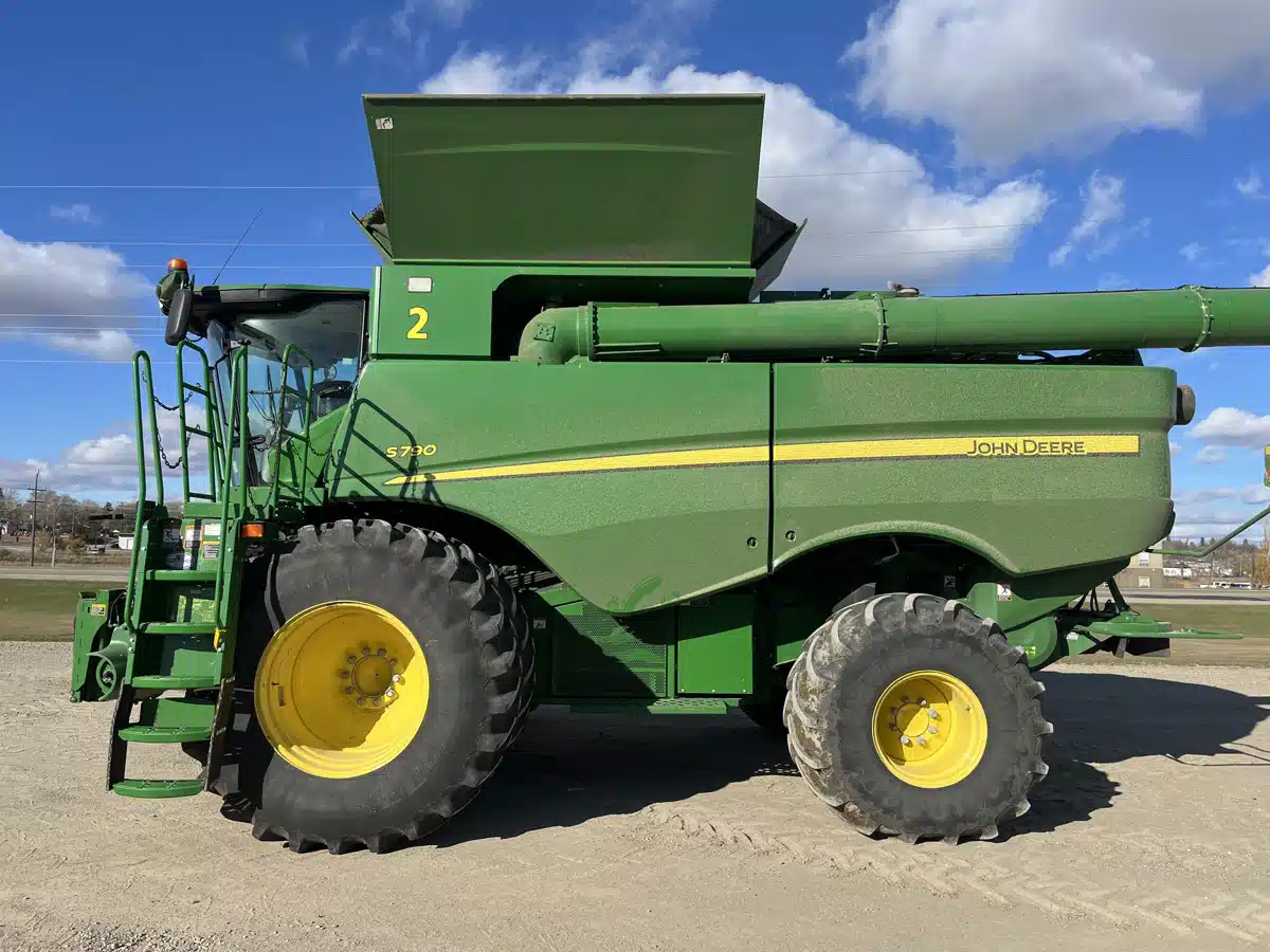 Gallery image 2 for 2018 John Deere S790 Combine