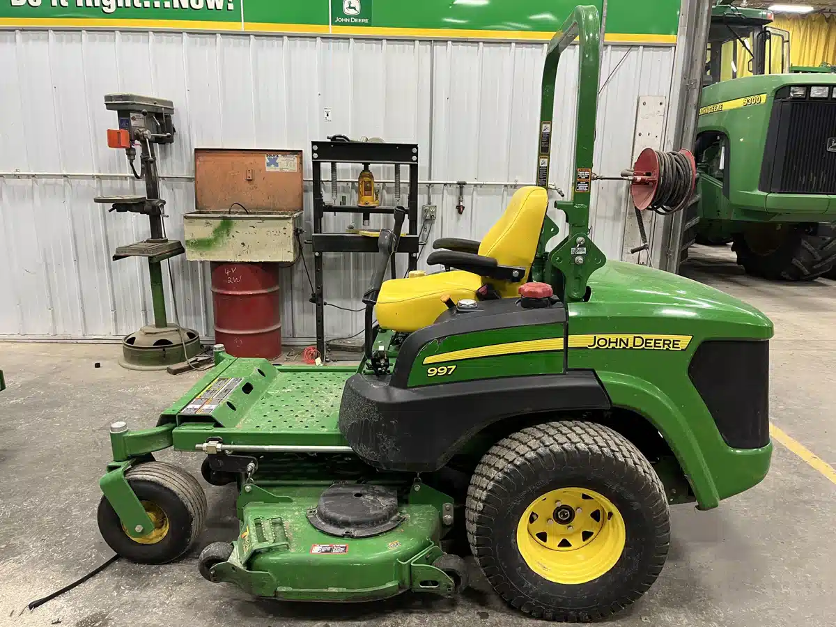 Gallery image 2 for 2013 John Deere 997 Mower - Zero Turn