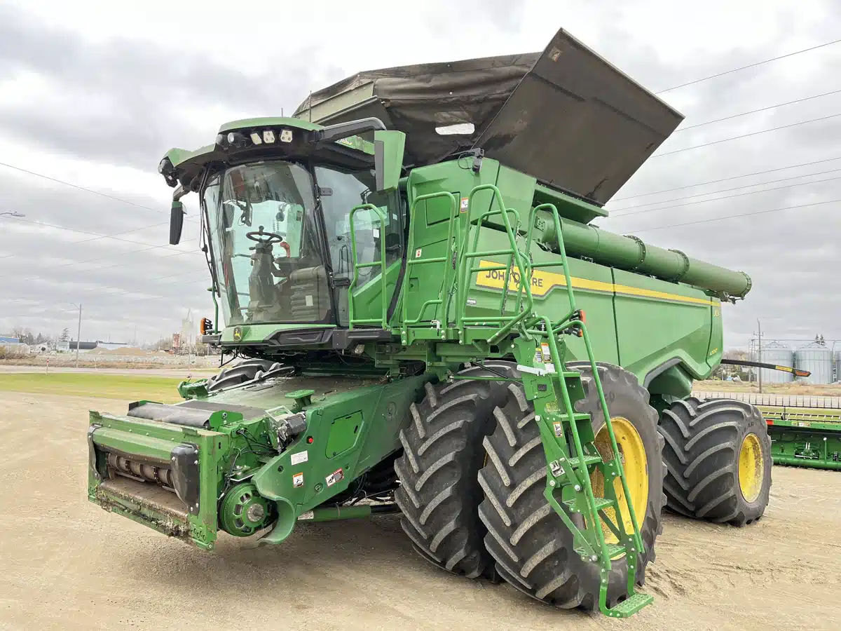 Gallery image 1 for Used 2023 John Deere X9 1000 Combine