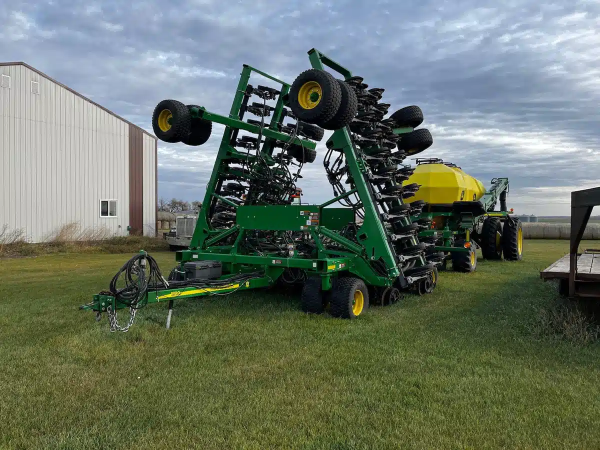 Gallery image 1 for 2020 John Deere 1890 Air Drill