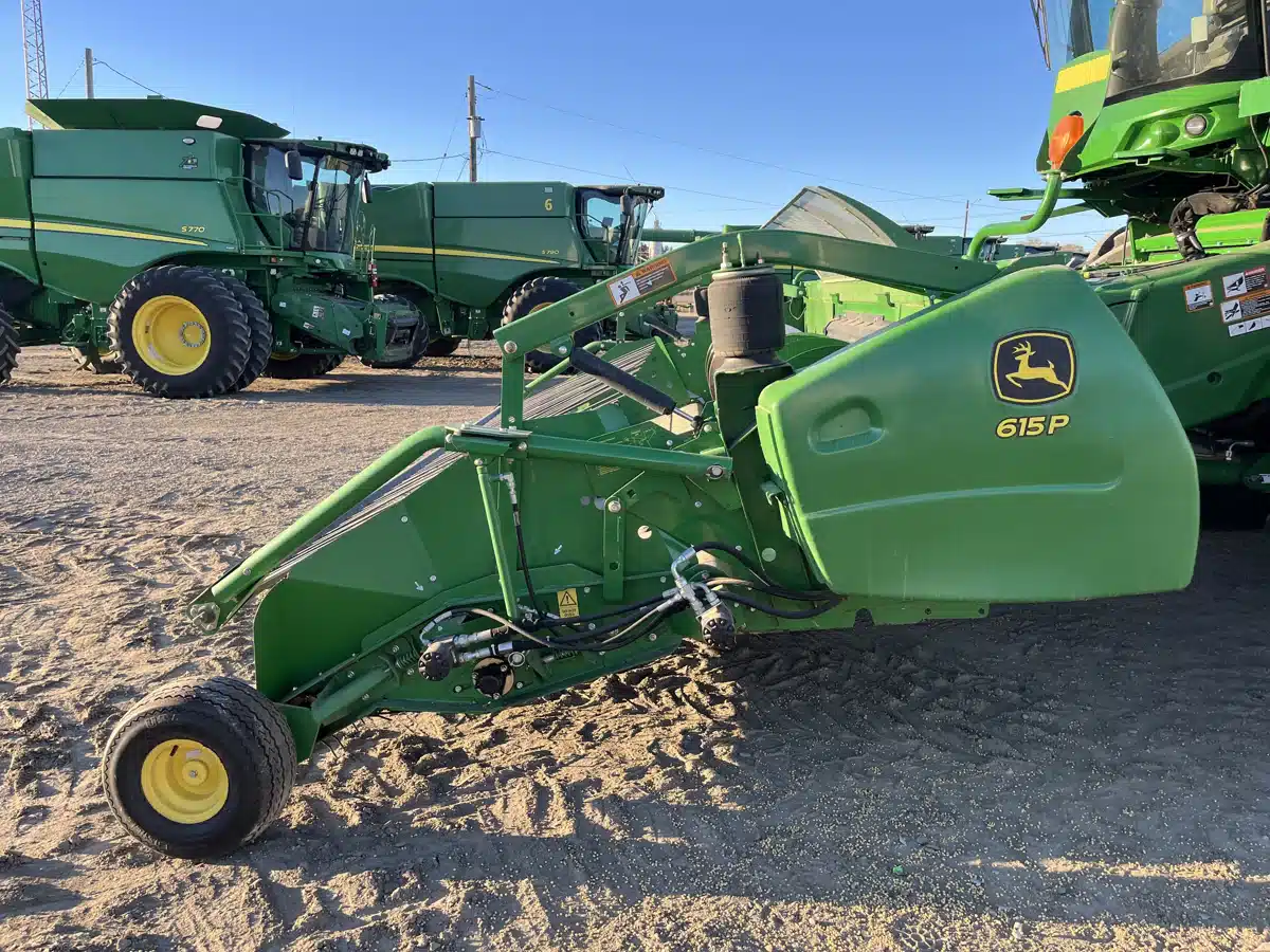 Gallery image 2 for Used 2013 John Deere 615P Header - Draper
