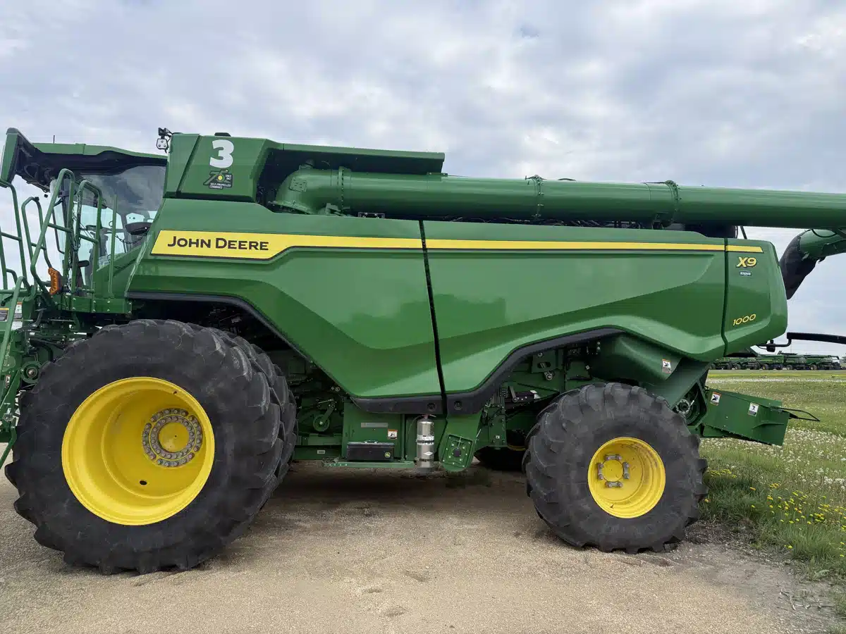 Gallery image 1 for 2022 John Deere X9 1000 Combine