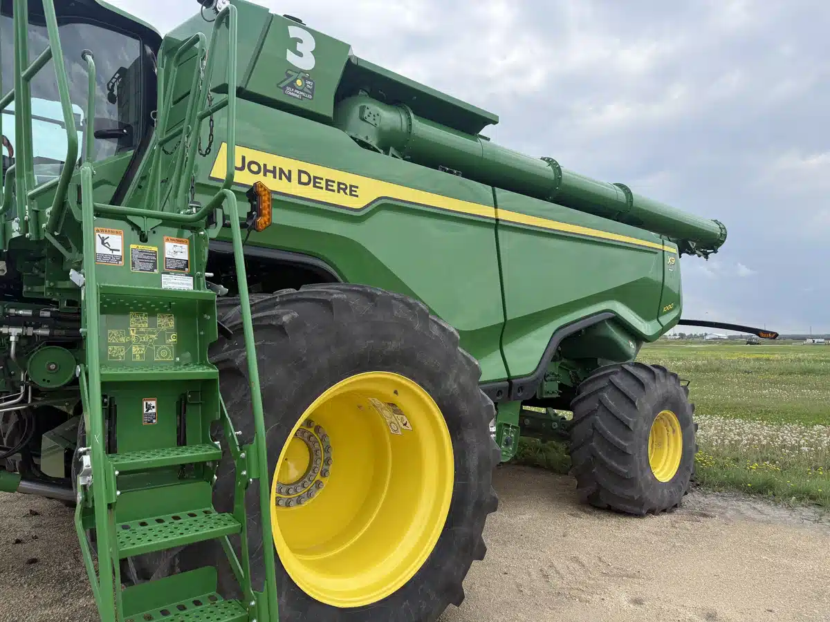 Gallery image 2 for 2022 John Deere X9 1000 Combine