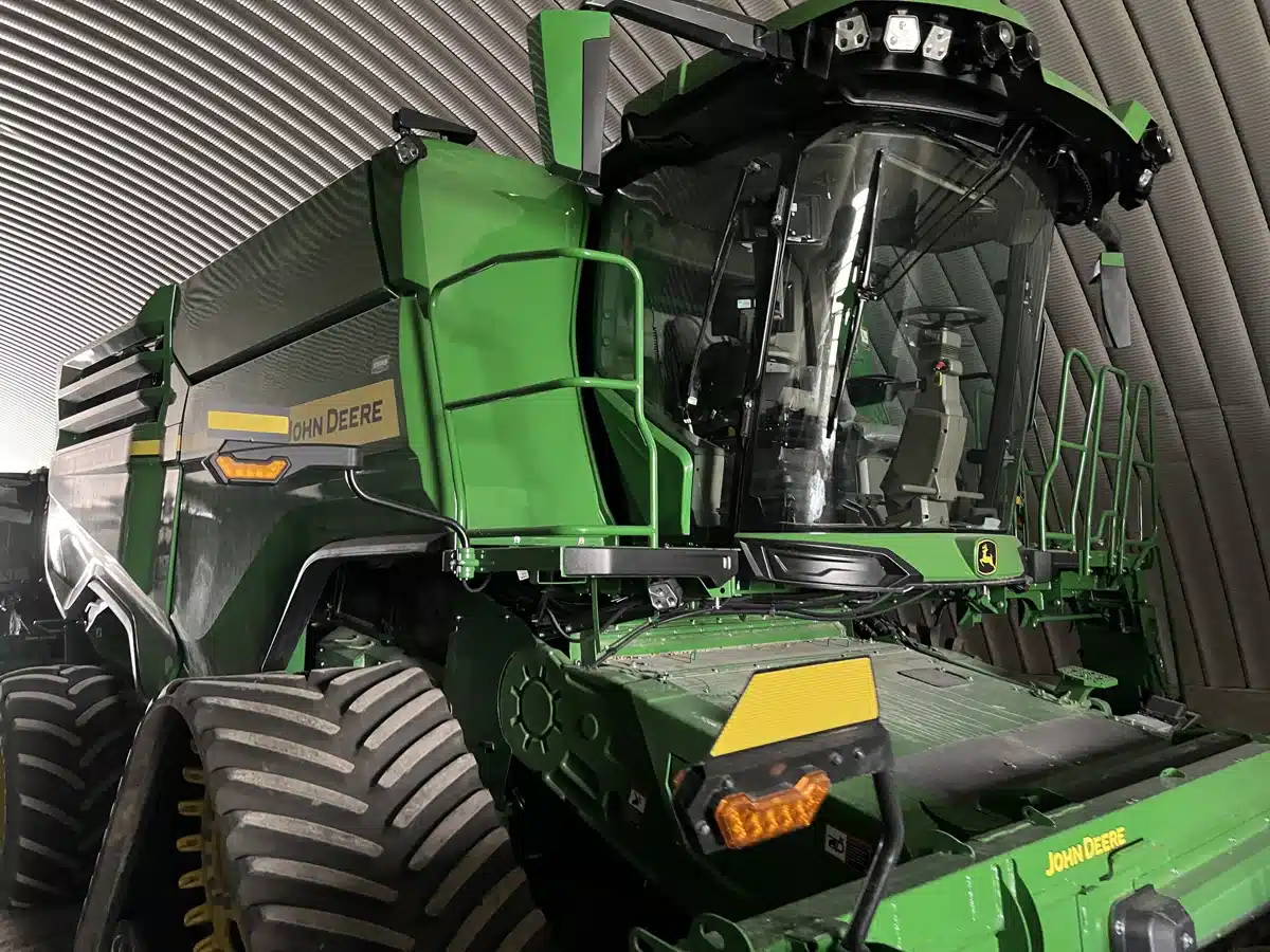 Gallery image 1 for Used 2024 John Deere X9 1000 Combine