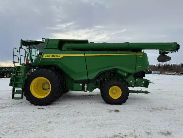 Gallery image 2 for 2025 John Deere X9 1000 Combine