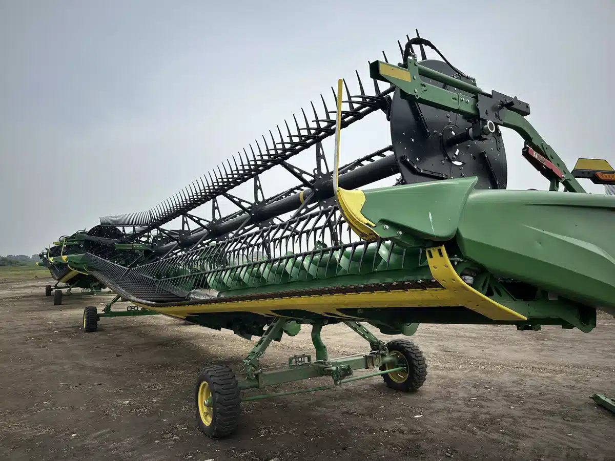 Gallery image 2 for Used 2022 John Deere HD45R Header - Draper