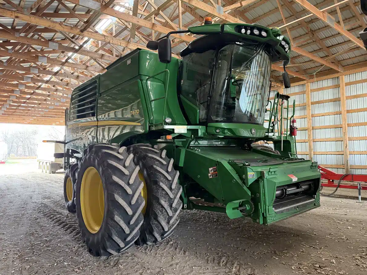 Gallery image 2 for 2017 John Deere T670 Combine