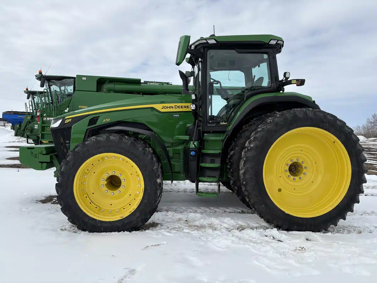 Gallery image 2 for 2025 John Deere 8R 370 Tractor