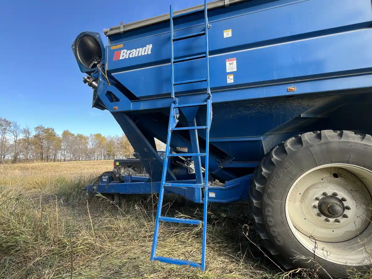 Gallery image 2 for 2016 Brandt 1322XR Grain Cart