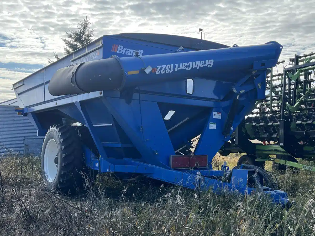 2016 Brandt 1322XR Grain Cart