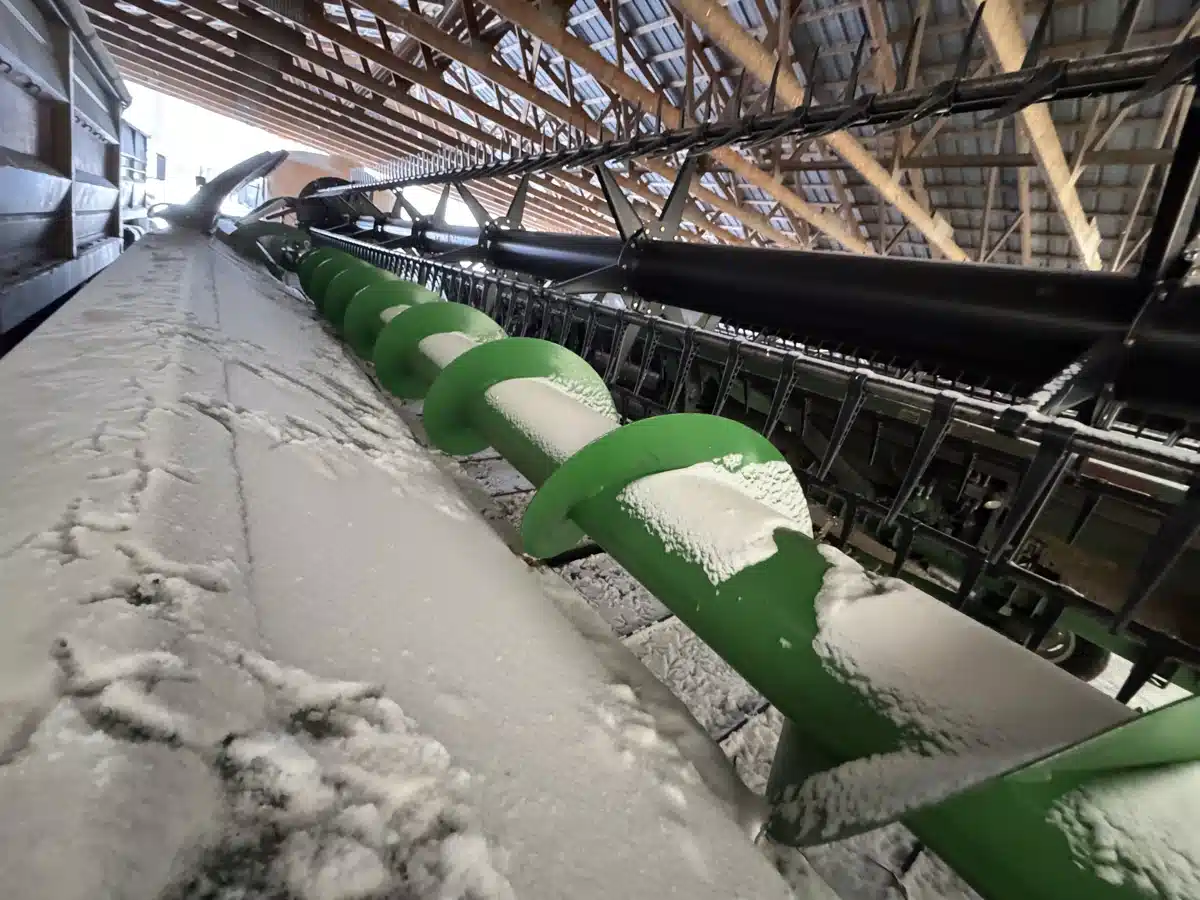 Gallery image 2 for 2017 John Deere 635FD Header - Draper