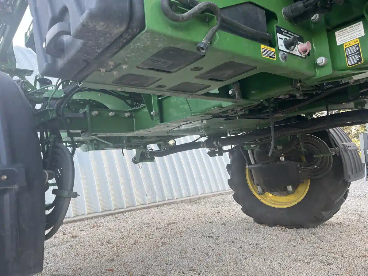 Gallery image 2 for 2017 John Deere R4038 Sprayer - Self Propelled