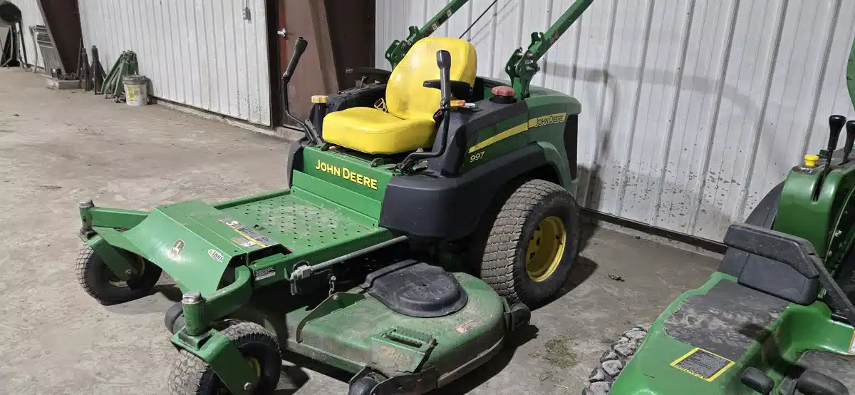 Gallery image 2 for 2011 John Deere 997 Mower - Zero Turn