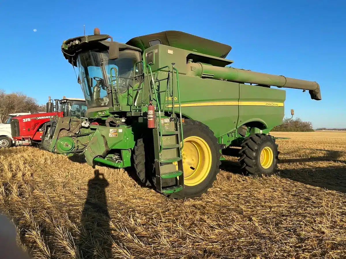 Gallery image 2 for 2014 John Deere S670 Combine