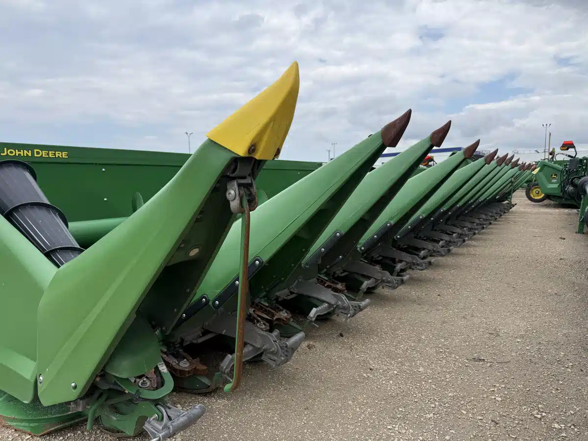 Gallery image 1 for 2024 John Deere C16R Header - Row Crop