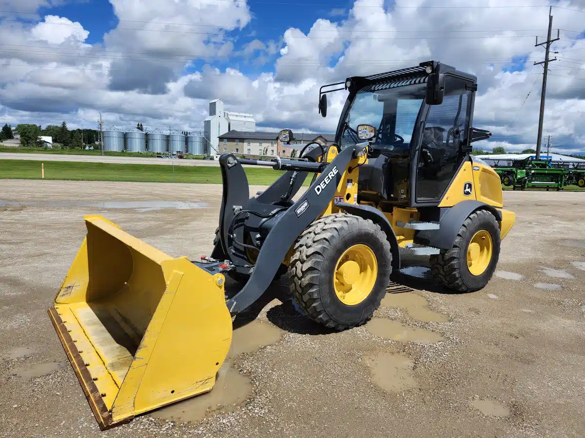 Photo de la Galerie 2 pour 2025 John Deere 304 G Chargeur sur roues