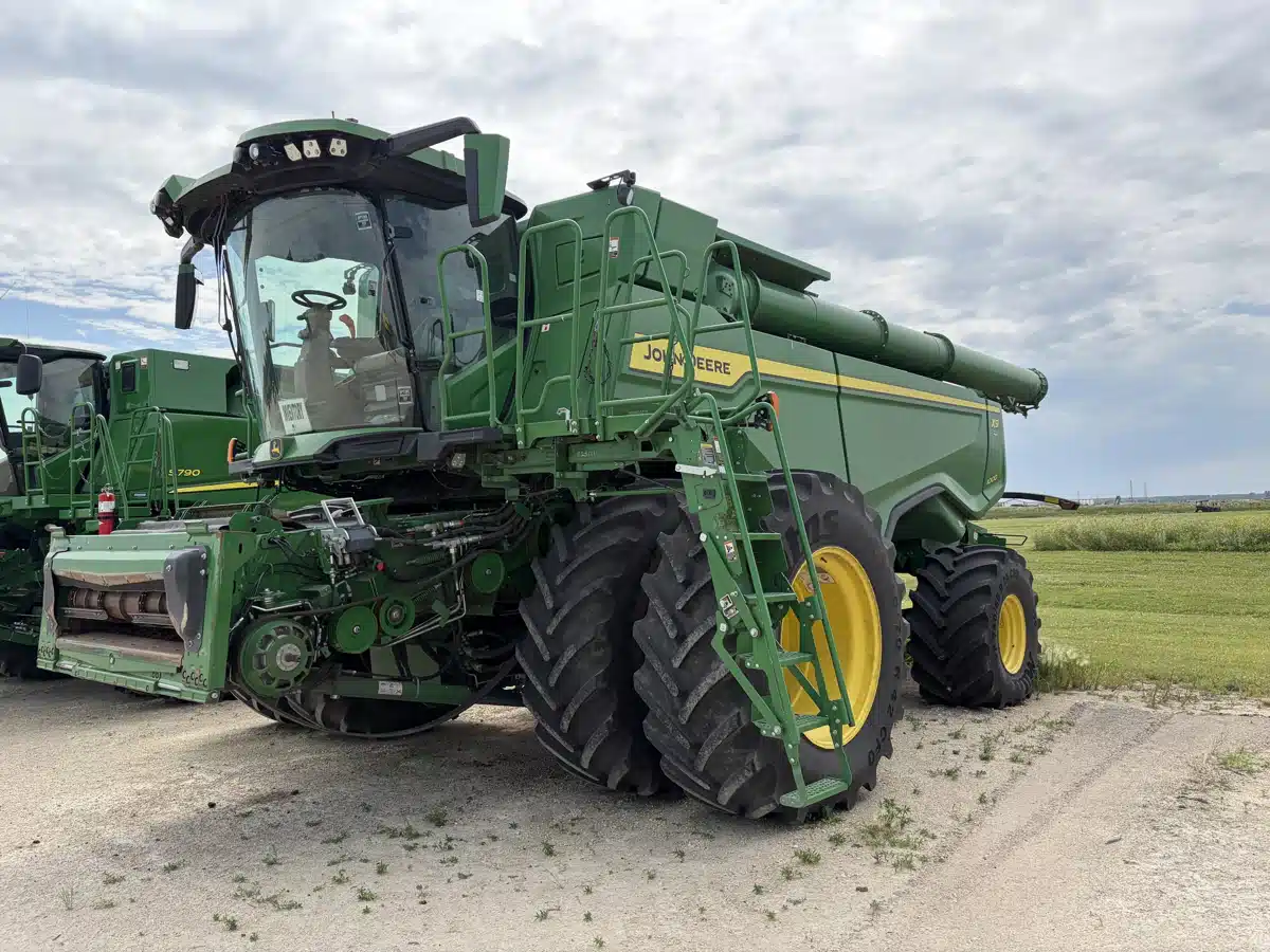 Gallery image 1 for 2023 John Deere X9 1000 Combine