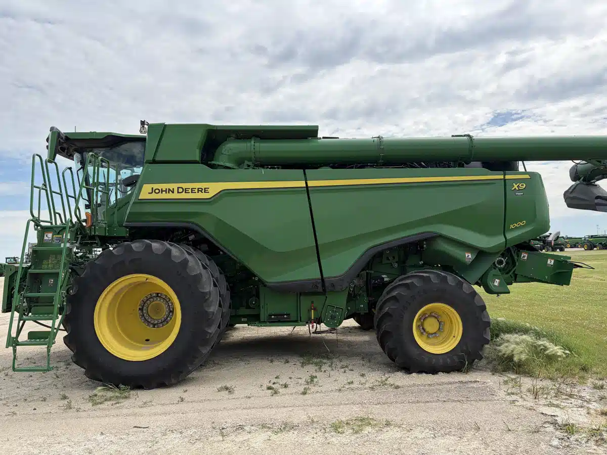 Gallery image 2 for 2023 John Deere X9 1000 Combine