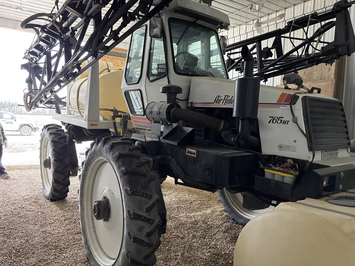 1994 Willmar 765HT Sprayer - Self Propelled