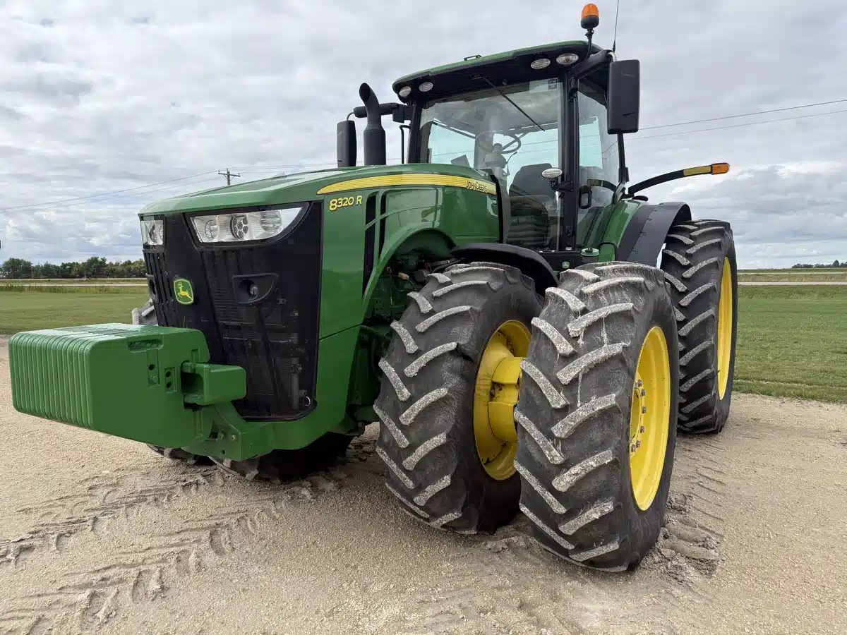 Photo de la Galerie 1 pour 2020 John Deere 8320R Tracteur