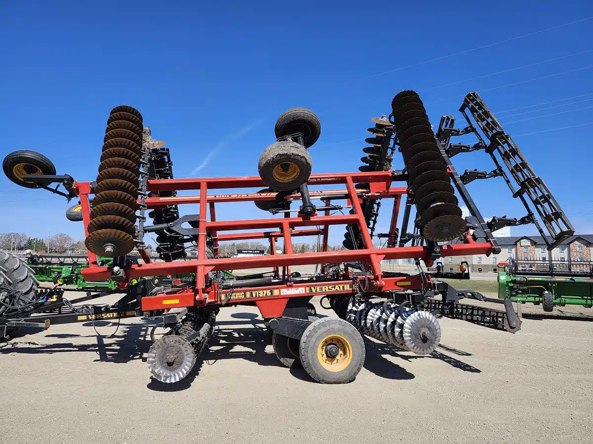 Photo de la Galerie 2 pour 2021 Versatile Viking VT375 Labour vertical