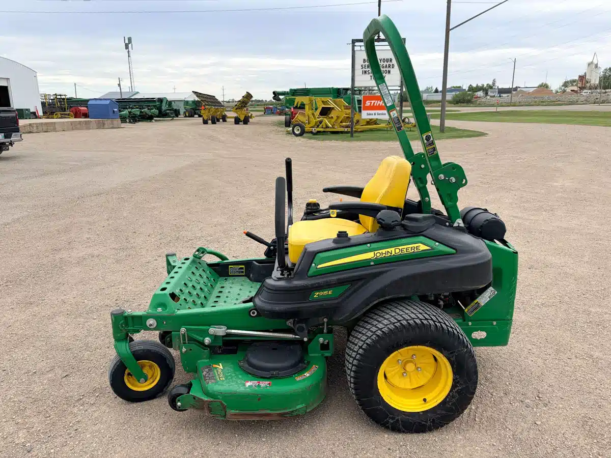 Gallery image 2 for 2018 John Deere Z915E Mower - Zero Turn