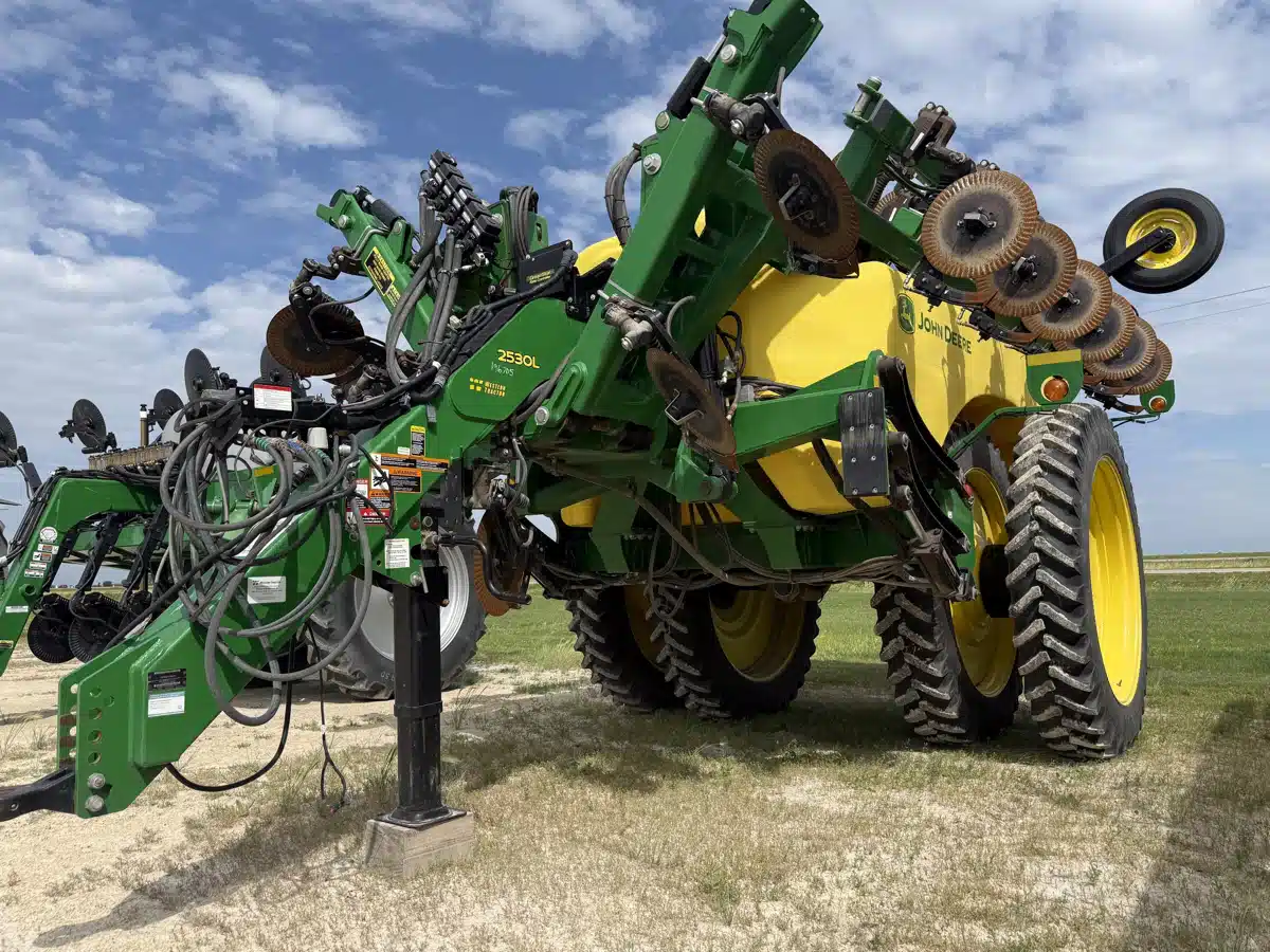 Gallery image 1 for 2019 John Deere 2530L Sprayer - Pull Type