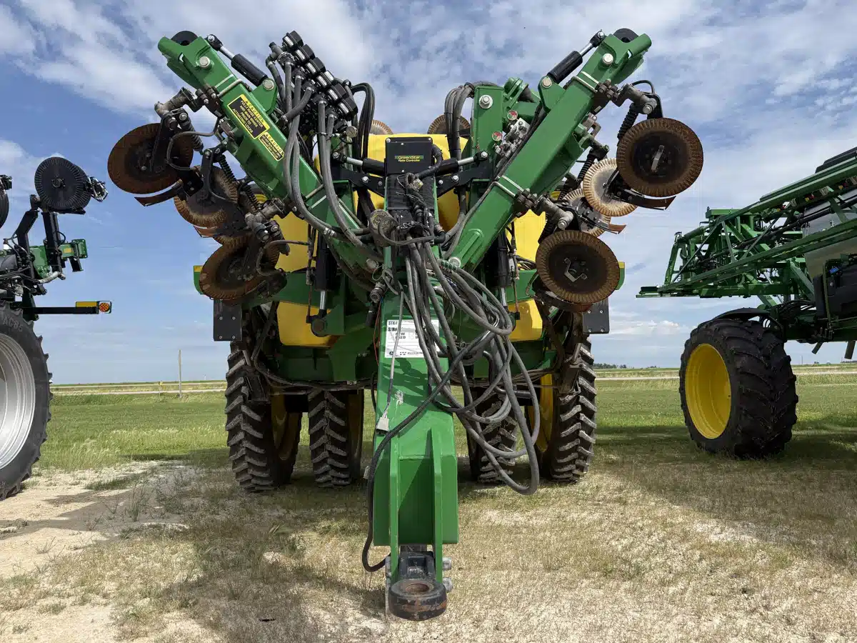 Gallery image 2 for 2019 John Deere 2530L Sprayer - Pull Type