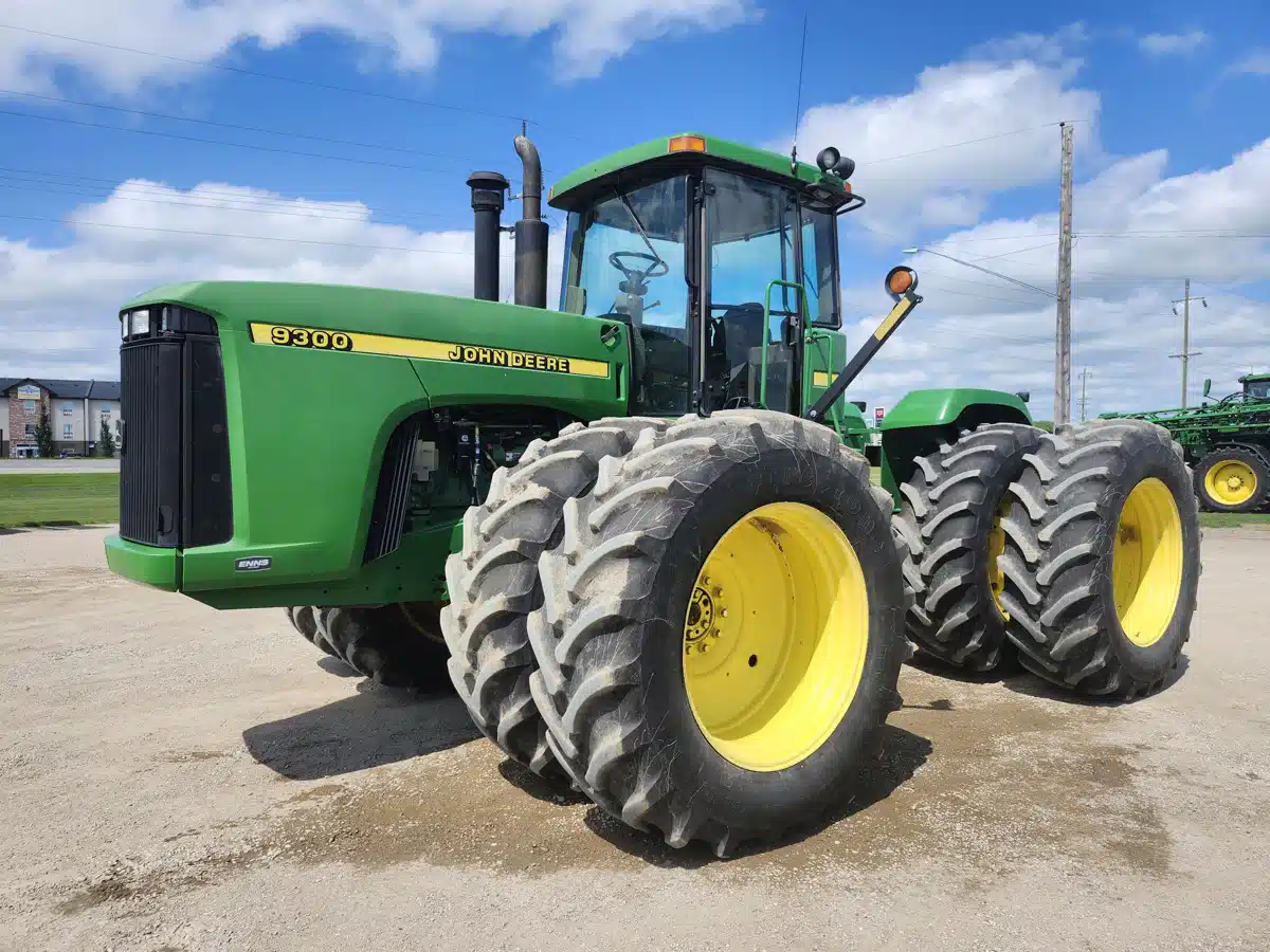 Photo de la Galerie 1 pour 1999 John Deere 9300 Tracteur