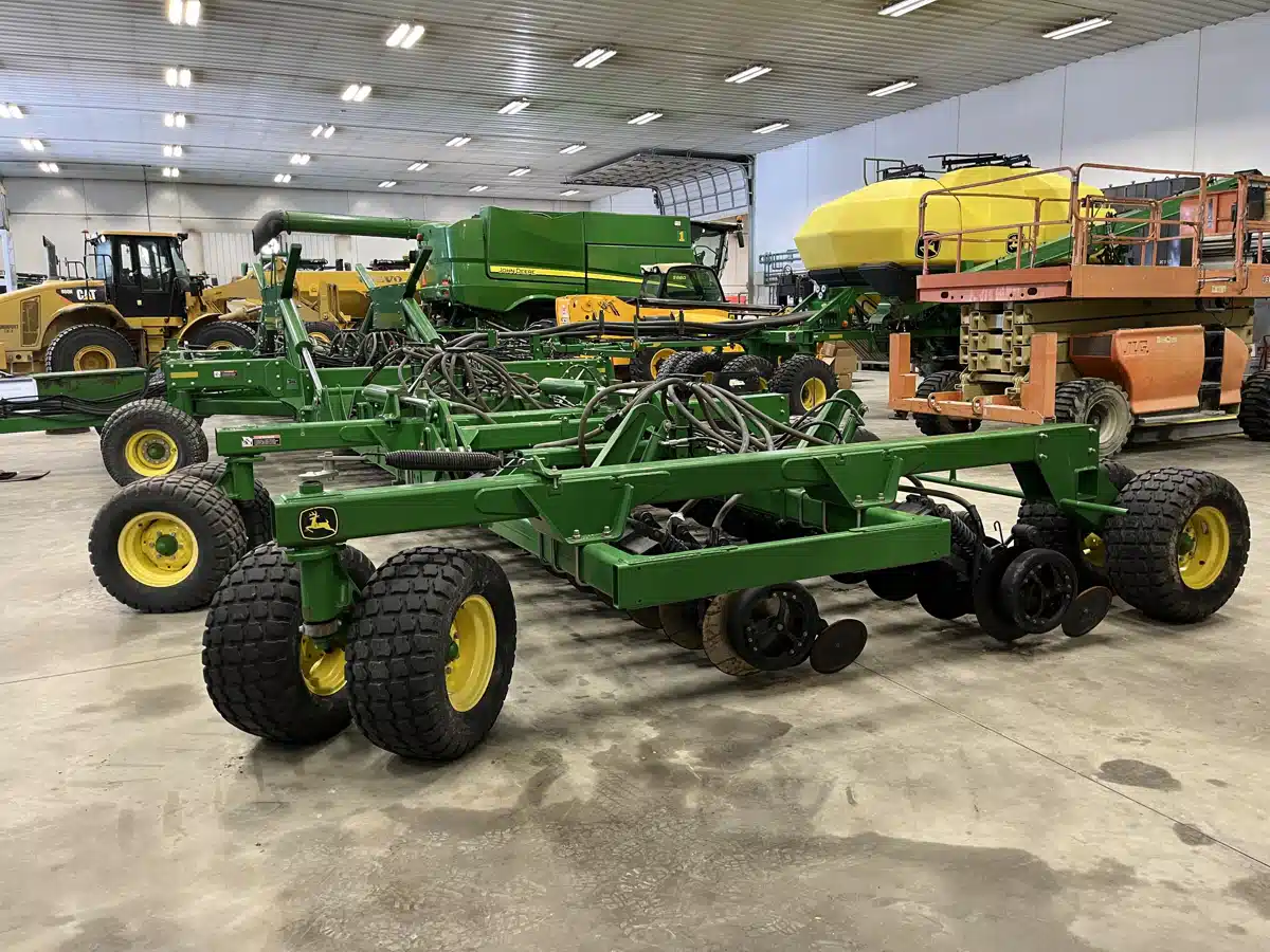 Gallery image 2 for 2015 John Deere 1890 Air Drill