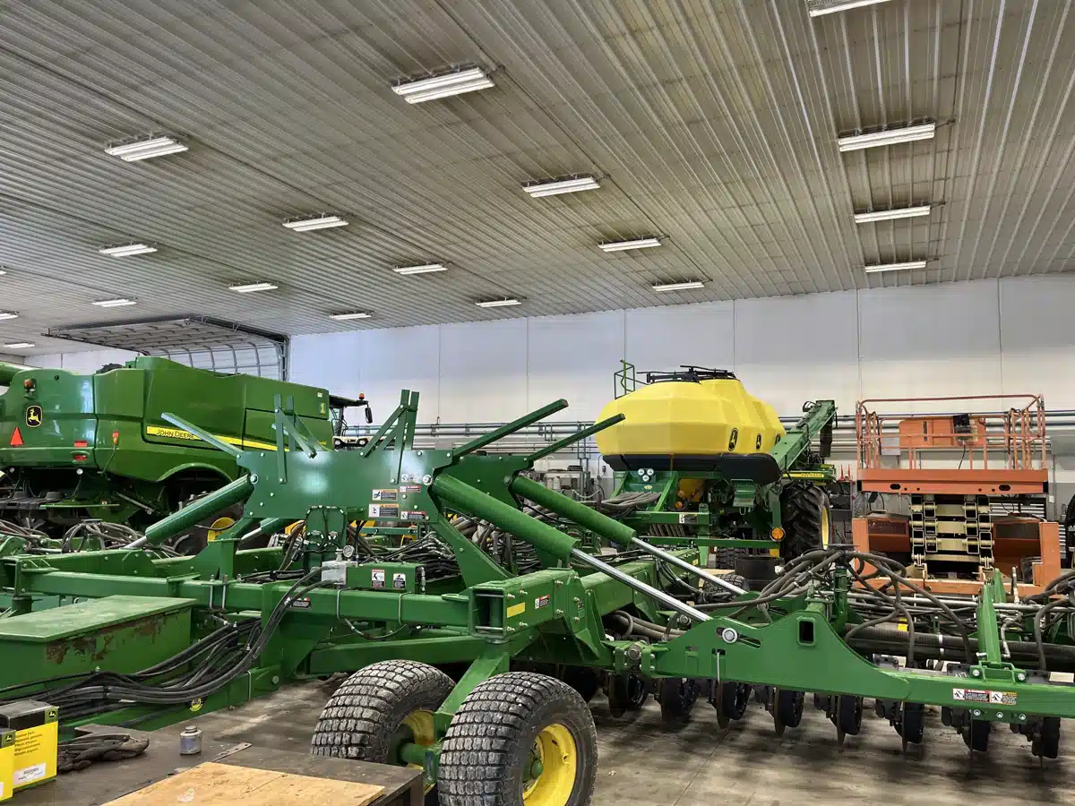Gallery image 1 for 2015 John Deere 1890 Air Drill