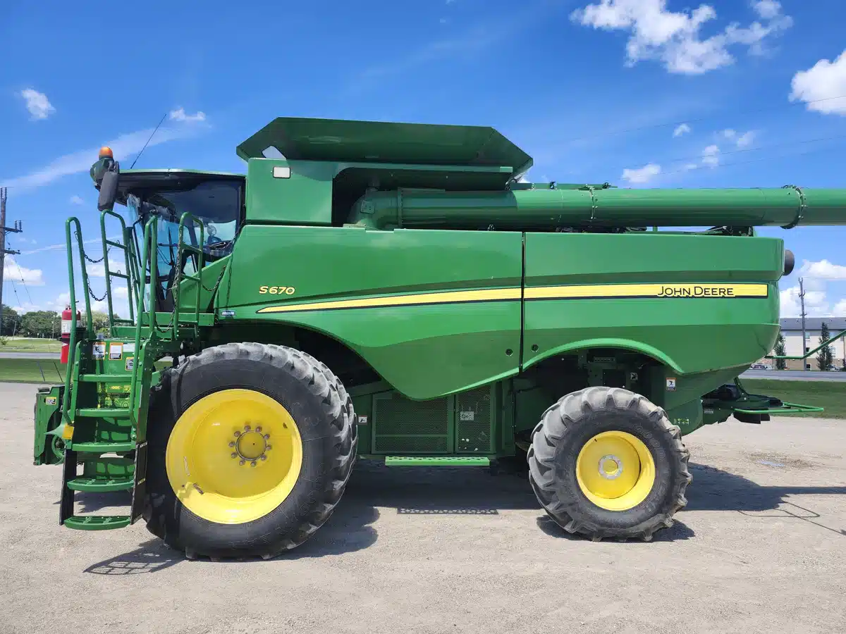 Photo de la Galerie 2 pour 2017 John Deere S670 Batteuse