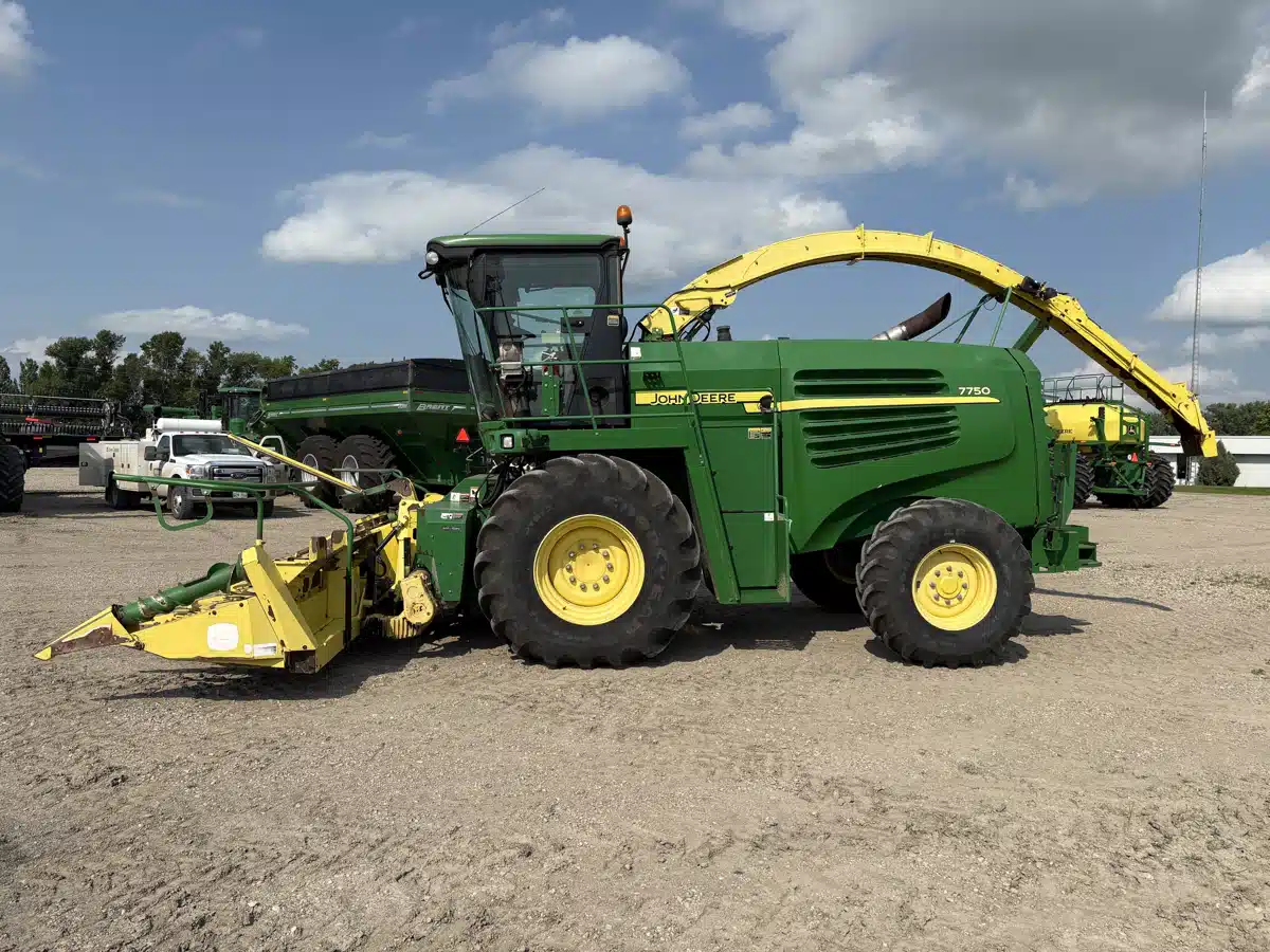 Gallery image 2 for 2011 John Deere 7750 Forage Harvester
