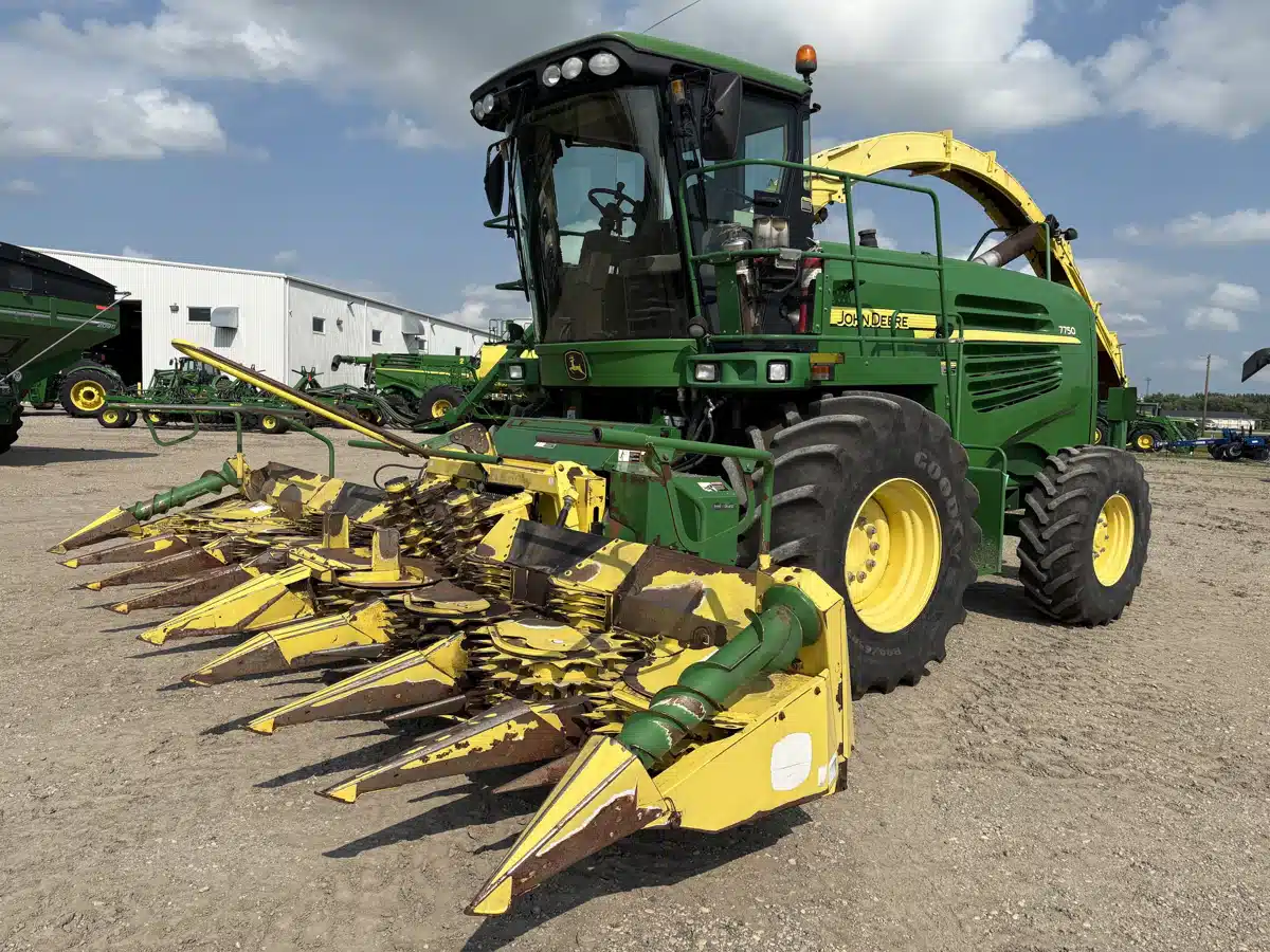 Gallery image 1 for 2011 John Deere 7750 Forage Harvester