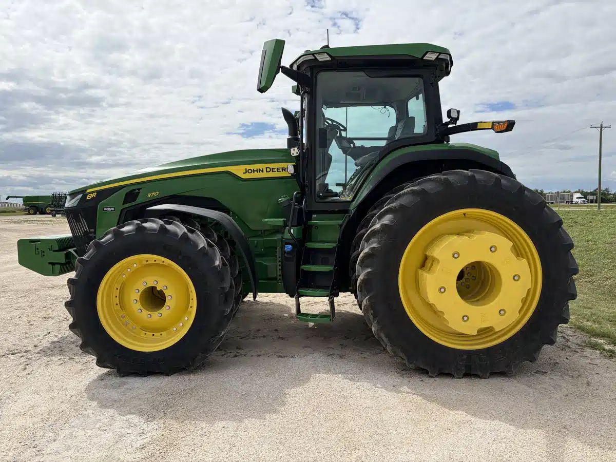 Gallery image 2 for 2023 John Deere 8R 370 Tractor