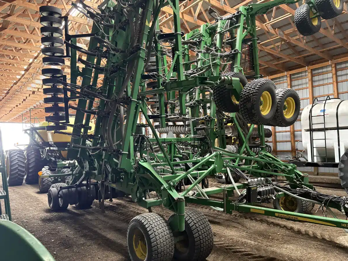 Gallery image 1 for John Deere 1830 Air Drill