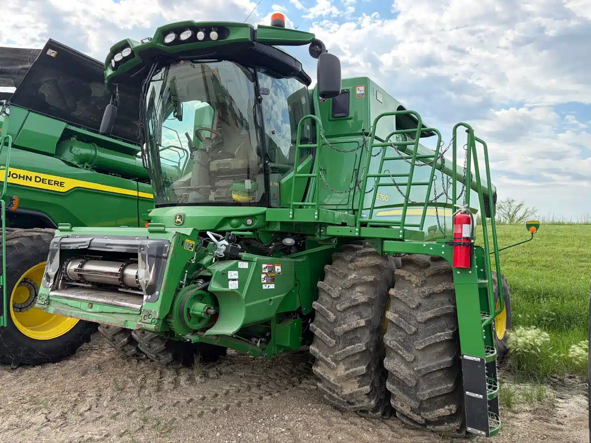 Gallery image 1 for 2020 John Deere S790 Combine