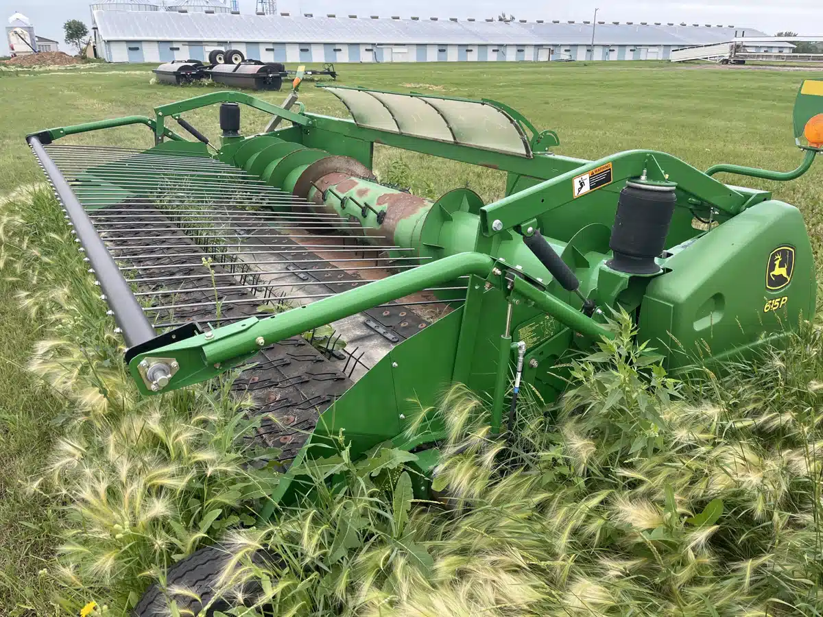Gallery image 1 for 2014 John Deere 615P Header - Pickup