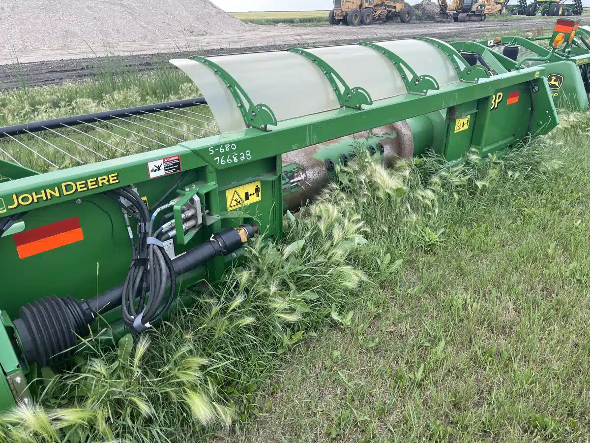 Gallery image 2 for 2014 John Deere 615P Header - Pickup