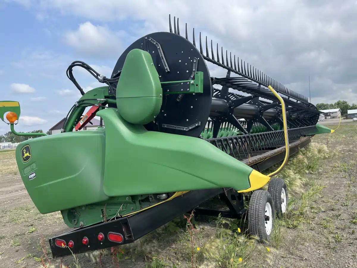 Gallery image 1 for 2018 John Deere 635FD Header - Draper