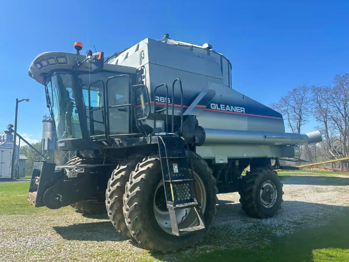 Image for Used 2005 Gleaner R65 Combine